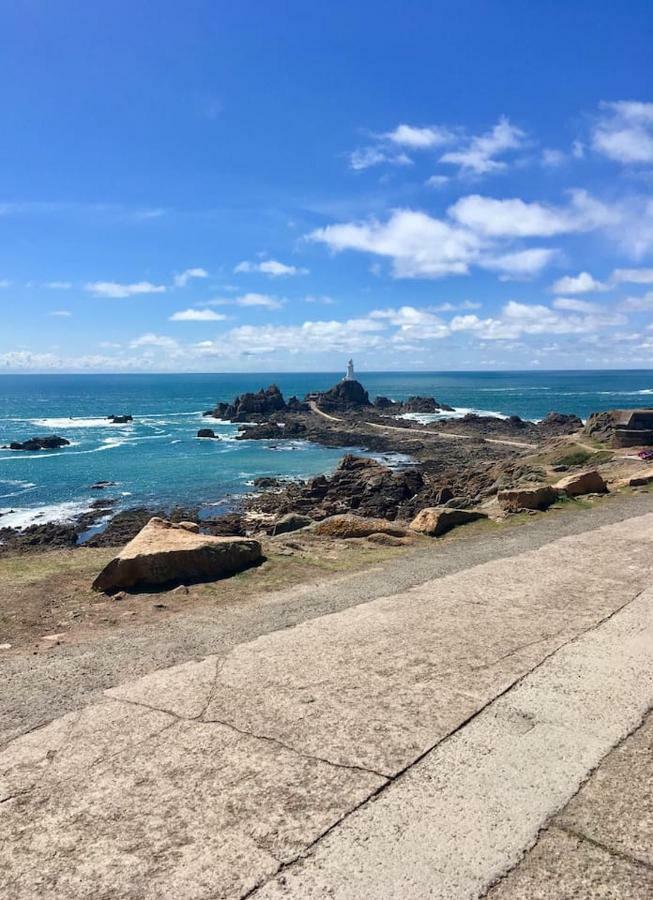 Beautiful 1Br Apartment In Historic St Aubin House Luaran gambar